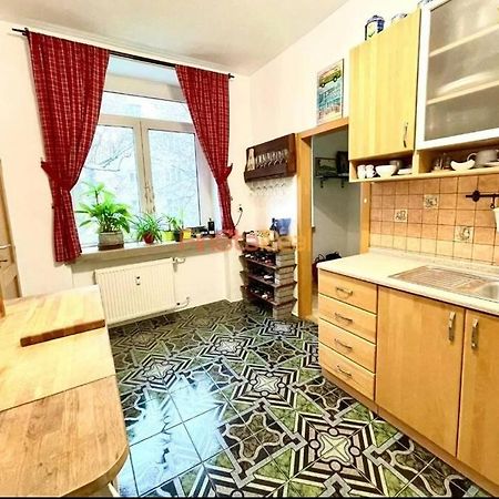 Economy Apartment 2 Min From The Main Station Bratislava Bagian luar foto
